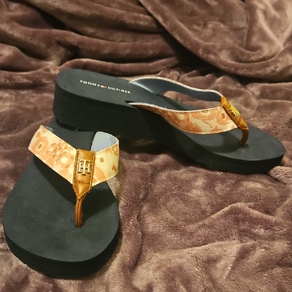 Tommy Hilfiger Black and Tan Sandals with Floral Accents